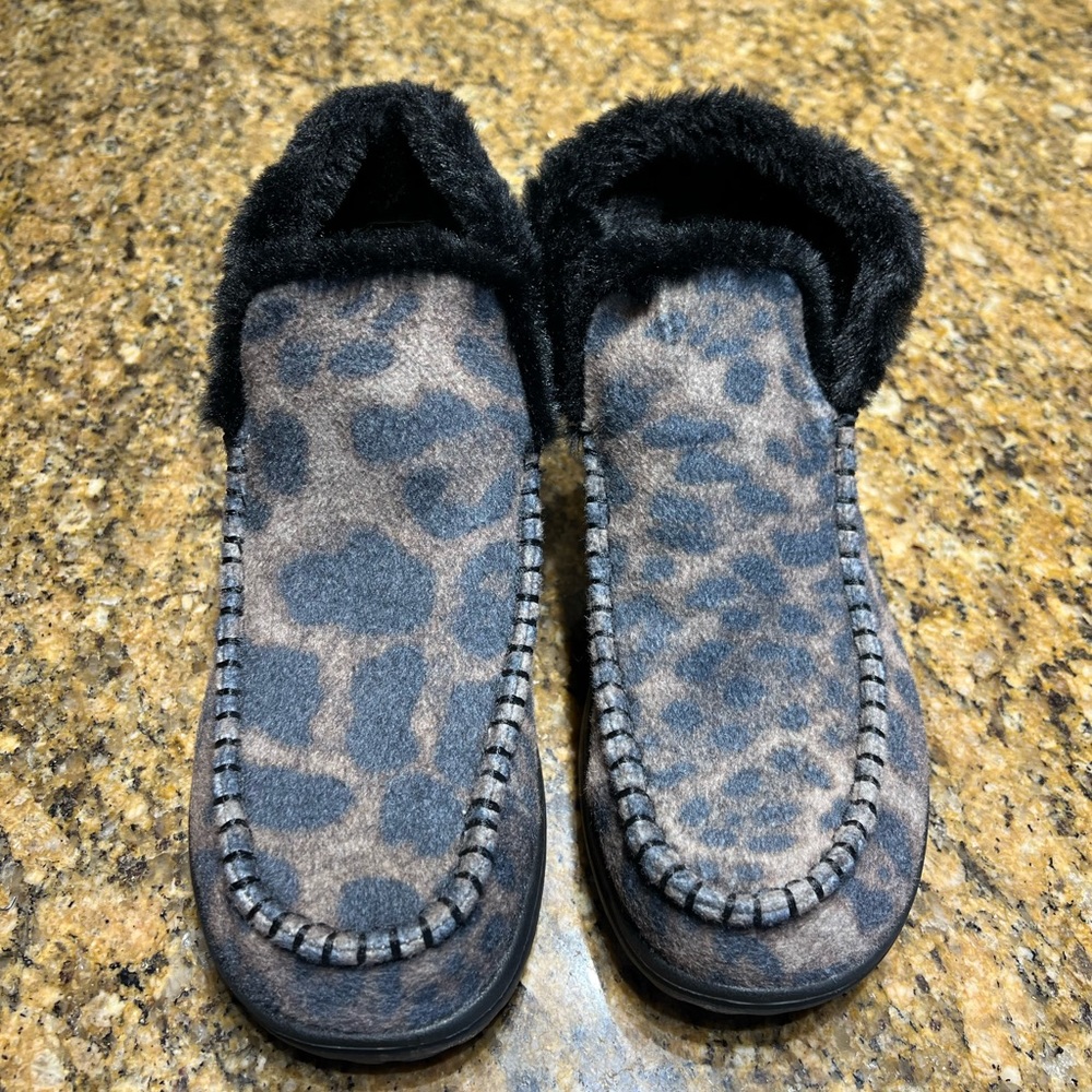 HEY DUDE WOMENS SIZE 9